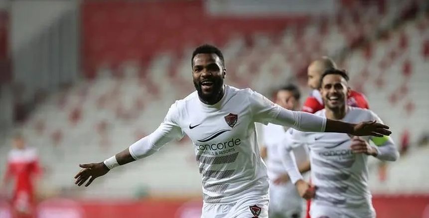 الاتحاد الجابوني يؤكد وفاة آرون بوبيندزا لاعب الزمالك السابق في بيان رسمي