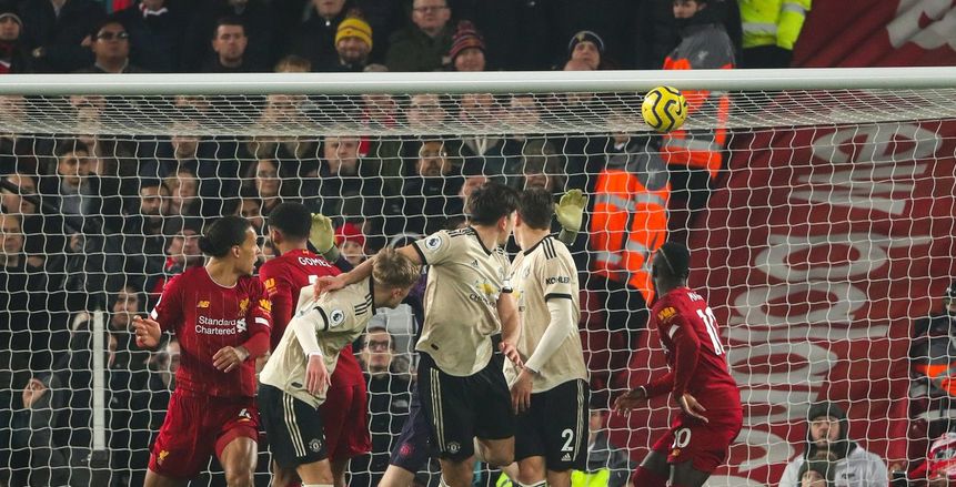 ليفربول يتقدم على مانشستر يونايتد.. وإلغاء هدفين للريدز بالشوط الأول (فيديو)