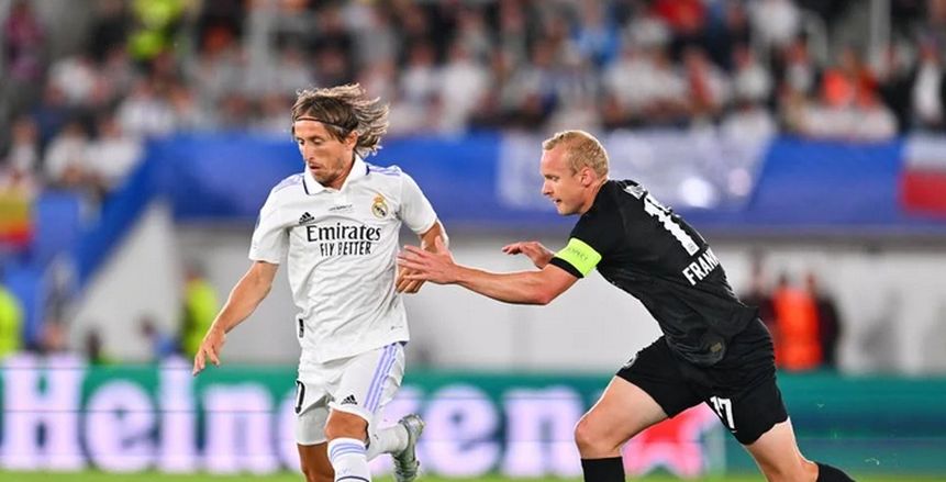 ريال مدريد يتقدم على فرانكفورت بهدف في الشوط الأول بالسوبر الأوروبي «فيديو»