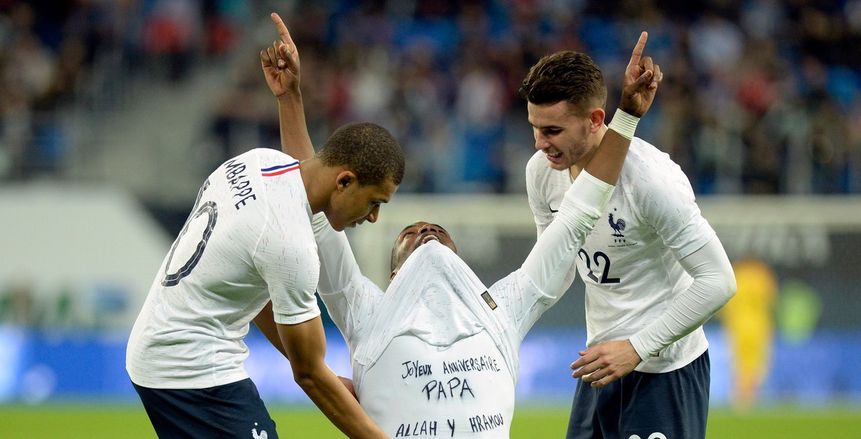 بوجبا لوالده عقب هدفه في روسيا: "الله يرحمك"