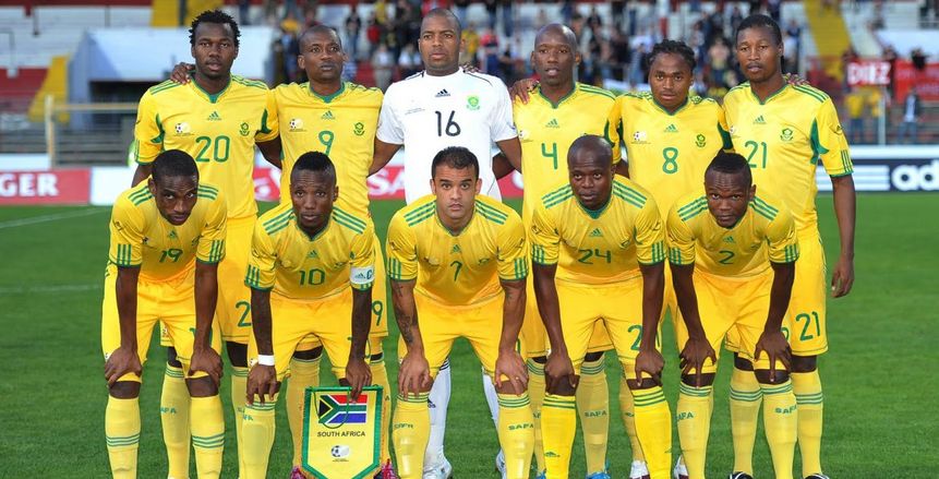 جماهير جنوب افريقيا تُهاجم لاعبيها.. والمدير الفني للأولاد ينفعل على لاعبيه