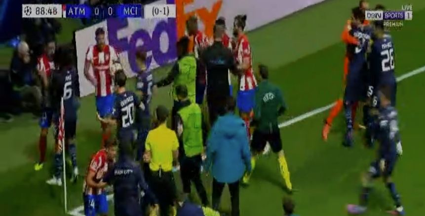 طرد فيليب.. أحداث شغب في مباراة أتلتيكو مدريد ومانشستر سيتي «فيديو»