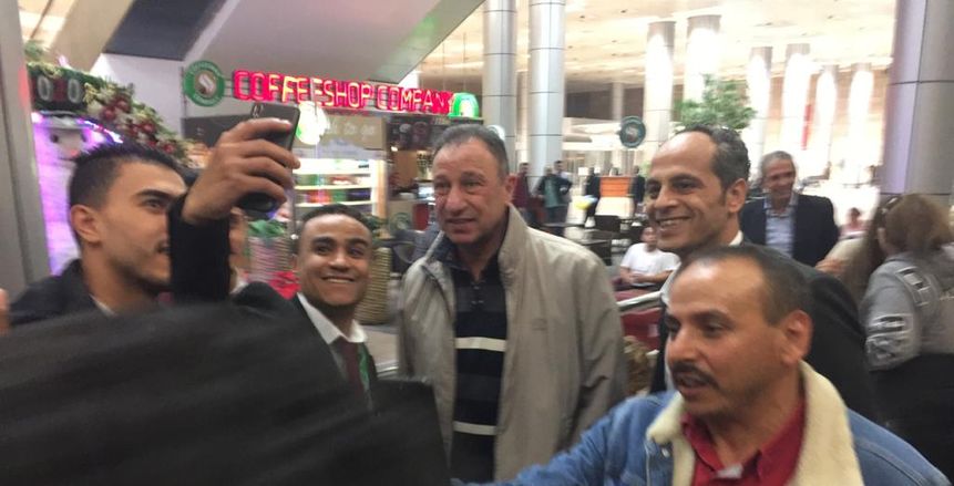 مطار القاهرة الدولي يستقبل الخطيب عائدا من رحلة علاجية بفرنسا