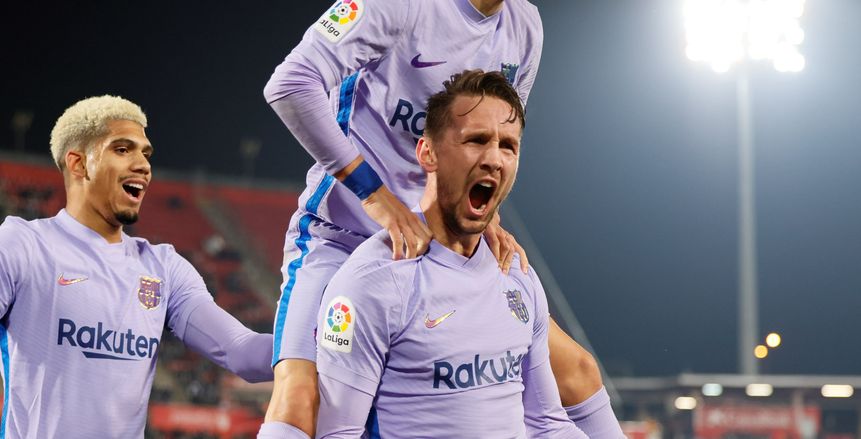 رأسية دي يونج تمنح برشلونة فوزا صعبا أمام ريال مايوركا بالدوري الإسباني