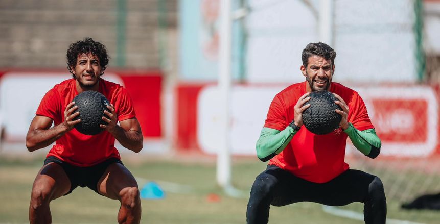 أزمة في الأهلي بسبب غياب شريف إكرامي عن التدريبات