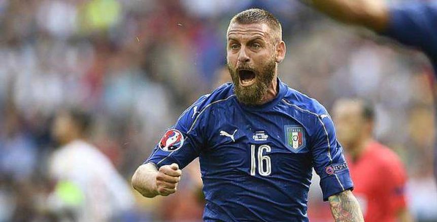 صحيفة إيطالية: مانشيني قرر استدعاء دي روسي للمنتخب الأزوري رغم قرار اعتزاله
