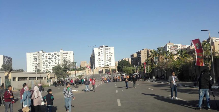 الجماهير تتوافد على استاد القاهرة لمؤازرة المنتخب الأولمبي ضد جنوب أفريقيا
