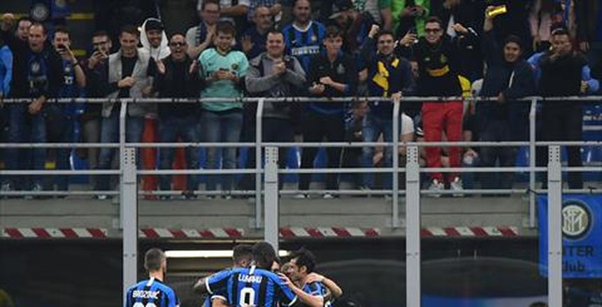 كونتي يهاجم برشلونة بمارتينيز ولوكاكو في دوري الأبطال