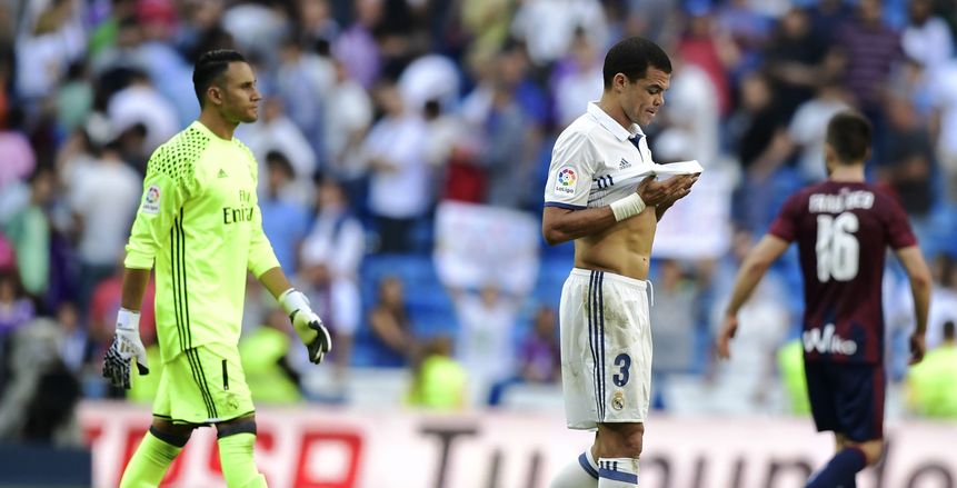 بالفيديو| ريال مدريد يواصل تعثره ويمنح برشلونة فرصة الصدارة