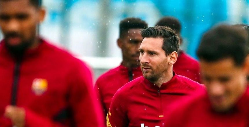برشلونة يتجاهل وضع ميسي على غلاف تقديم قائمة الموسم الجديد (فيديو)