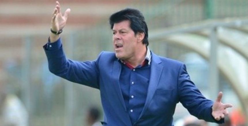 وصف الجماهير بالقرود.. نادي تنزاني يقيل مدربه البلجيكي بعد تصريحاته العنصرية