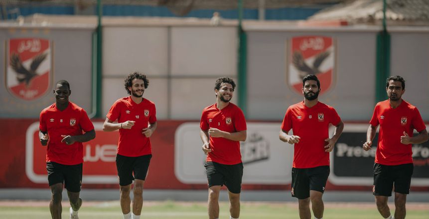 رانجوجا يقود تدريبات بدنية شاقة للاعبي الأهلي استعدادا للقاء المقاولون