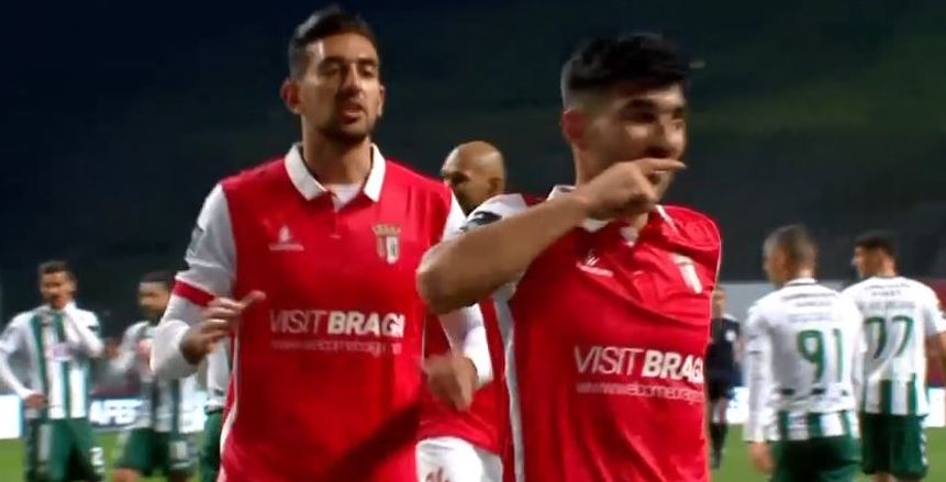 «كوكا» يشارك في انتصار براجا على فيتوريا سيتوبال بثلاثية