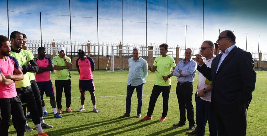 بالصور.. محمد مصيلحي يجتمع بطلعت يوسف ولاعبي الاتحاد السكندري