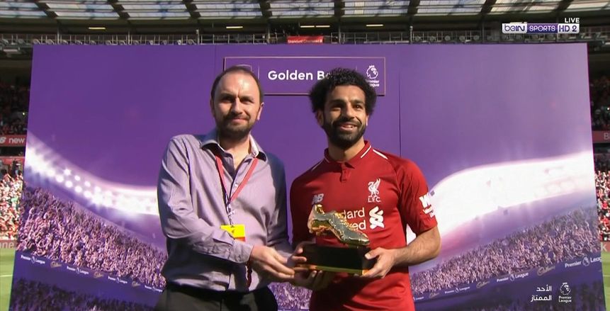 بالصور.. تكريم «صلاح» بجائزتي الهداف وأفضل لاعب بـ «البريميرليج»