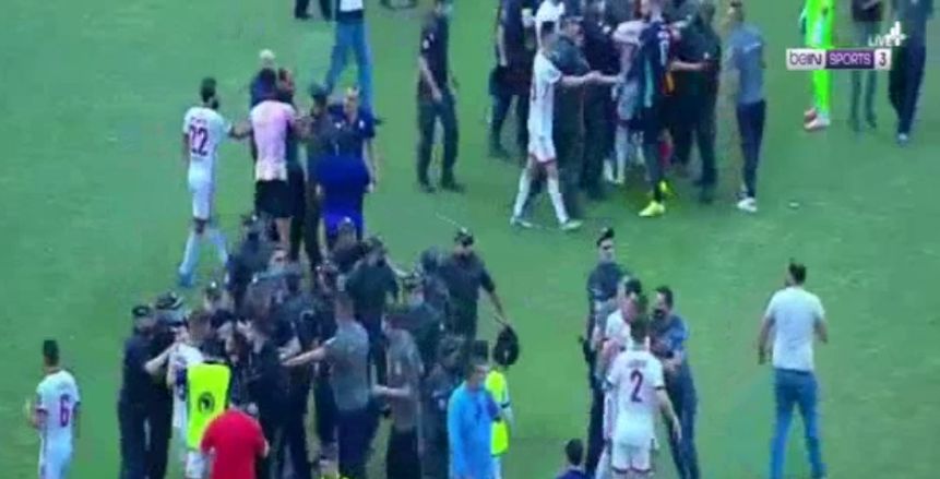 اشتباك بالأيدي بين لاعبي الترجي وشباب بلوزداد «فيديو»
