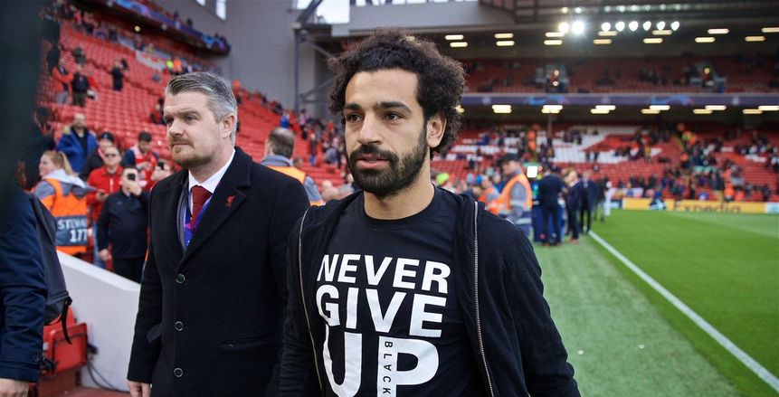 بالفيديو والصور| محمد صلاح يدعم ليفربول في أنفيلد أمام برشلونة