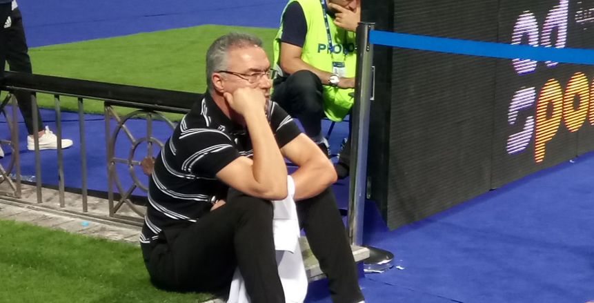 إيناسيو يتابع لقاء الفتح والنصر في البطولة العربية
