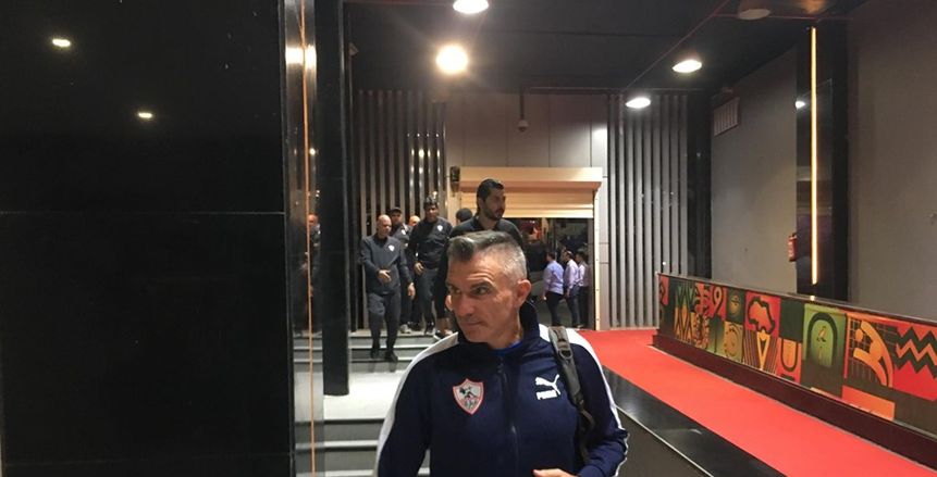 كارتيرون يعاتب لاعبي الزمالك داخل غرفة خلع الملابس