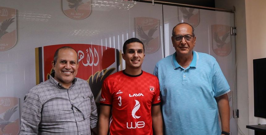 الأهلي يتعاقد مع عبدالعزيز إيهاب نجم شباب اليد بسموحة