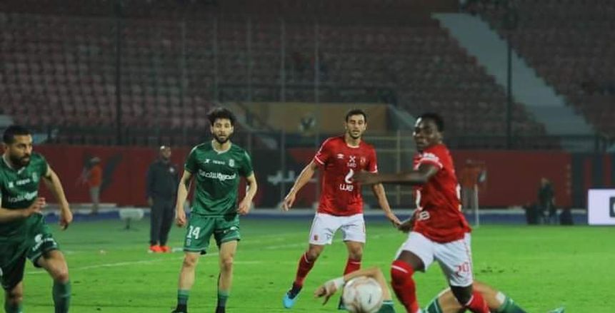 الأهلي يخطف انتصارا صعبا من أنياب الاتحاد ويواصل التربع على القمة