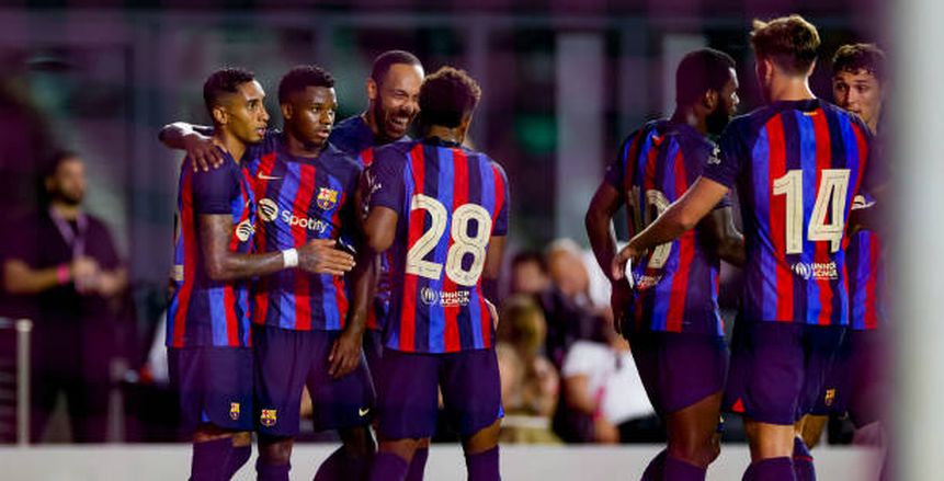 ليفاندوفسكي يقود تشكيل برشلونة ضد ريال مدريد في الكلاسيكو الودي