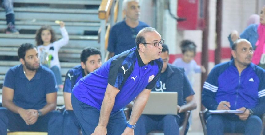 أزمة في طائرة الزمالك بسبب المدرب: موظف في شركة بترول