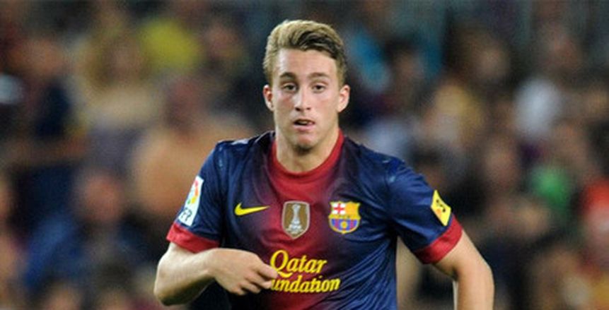 رسميا.. برشلونة يستعيد «ديلوفيو» من إيفرتون