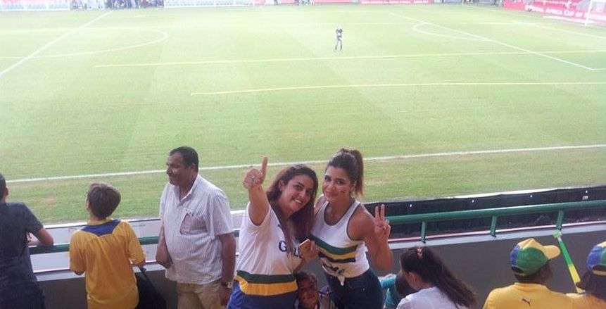 أسرة لبنانية تساند المنتخب في مدرجات "بور جونتي"