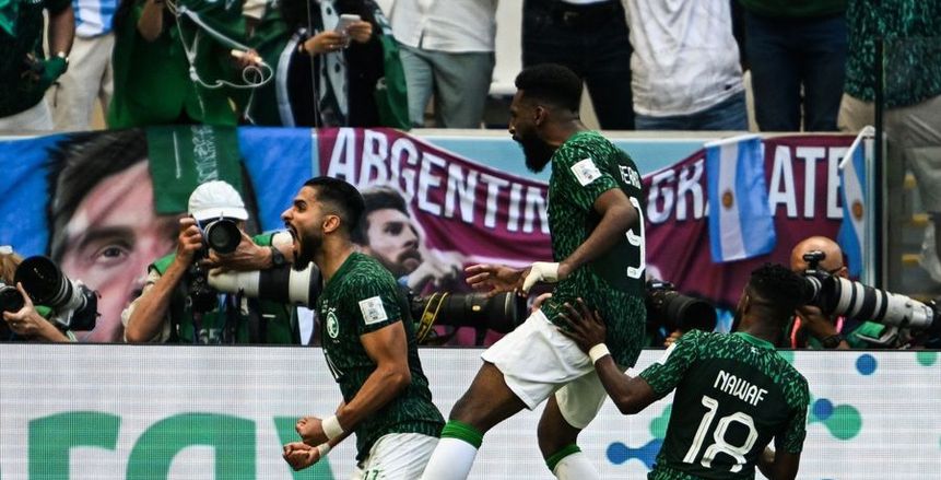 الفرحة تملأ الشوارع المصرية بعد فوز منتخب السعودية على الأرجنتين