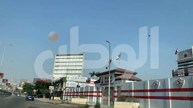عاجل.. الزمالك يزيل لافتة "نادي القرن" (صور)