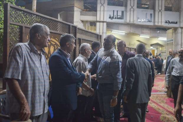«الخطيب وشحاتة» على رأس الحاضرين لعزاء عبد الرحيم محمد