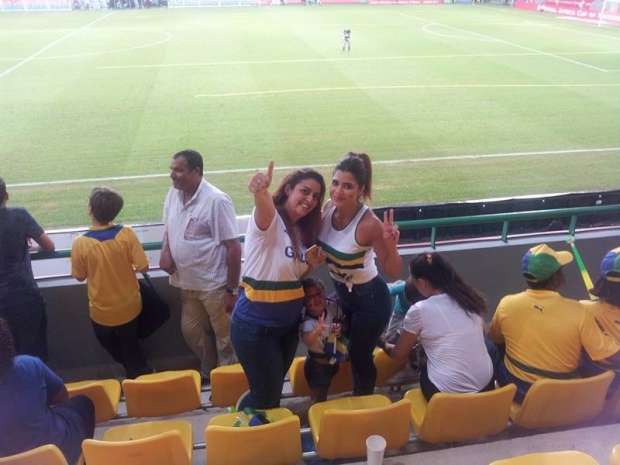 أسرة لبنانية تساند المنتخب في مدرجات "بور جونتي"